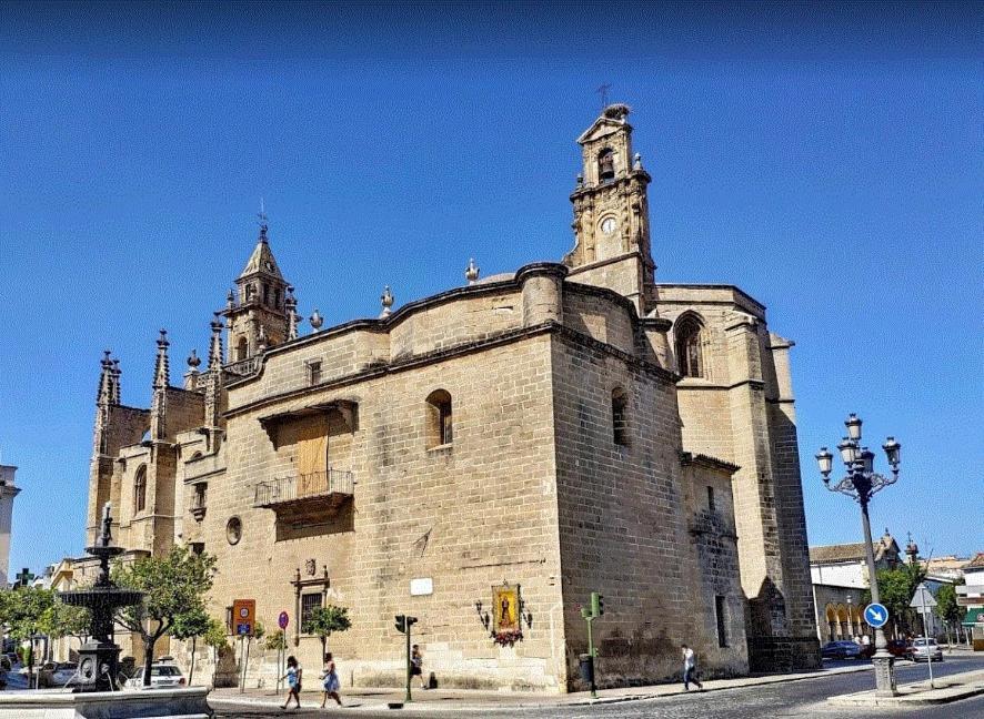 Apartamentos Iglesia De Santiago เฮเรซ เด ลาฟรอนเตรา ภายนอก รูปภาพ