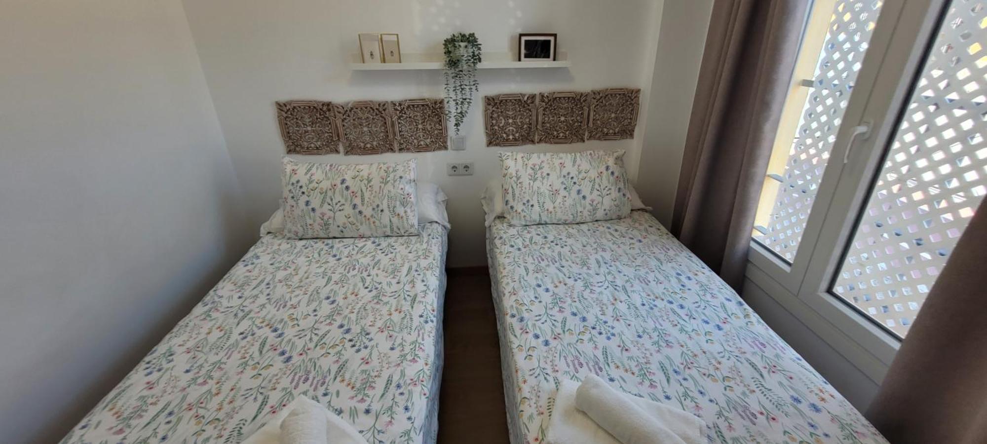 Apartamentos Iglesia De Santiago เฮเรซ เด ลาฟรอนเตรา ภายนอก รูปภาพ